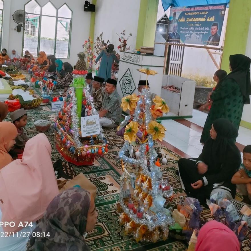 Peringatan Maulid Nabi Muhammad Di Desa Batulohe dirangkaikan dengan lomba hias telur antar Dusun